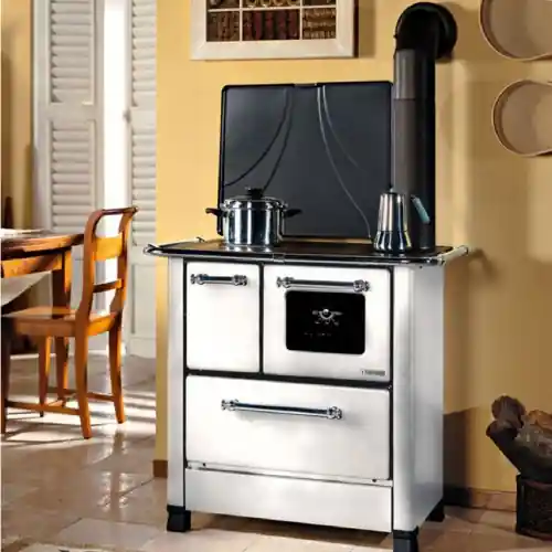 La Nordica Extraflame cucina a legna in ghisa con rivestimento in acciaio bianca Romantica 3,5 5 kW 143 m³ riscaldabili Snelle Levering