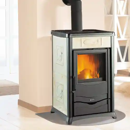 Superprijs La Nordica Extraflame stufa a legna Rossella Plus con rivestimento esterno in maiolica colore liberty pergamena 8 kw 229 m³ riscaldabili