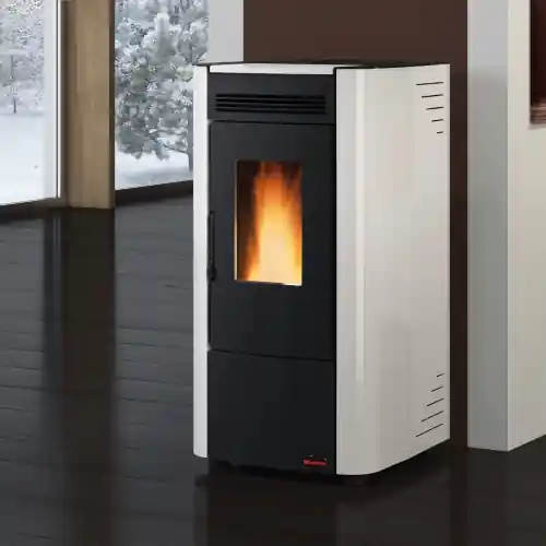 La Nordica Extraflame stufa a pellet ventilata Ketty Evo 2.0 bianca 7,4 kw per 186 m³ rivestimento in acciaio Gecertificeerd