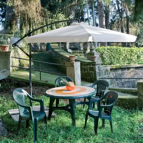 Ombrellone decentrato Flyn a manovella in acciaio con top in poliestere ecrù ø 300 cm da giardino esterno Direct Verzonden