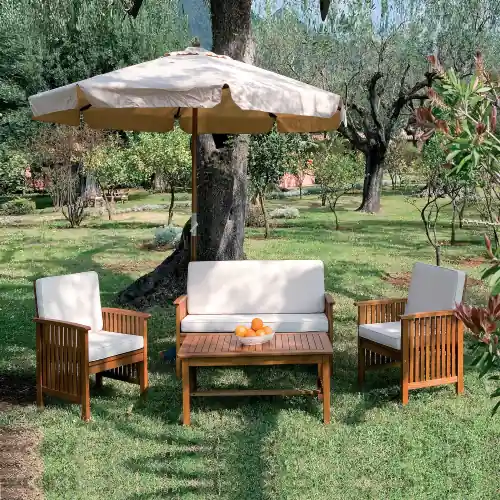 Voordeelprijs Salotto New Castle in legno finitura ad olio composta da un divano due poltrone e un tavolino con cuscini da giardino esterno