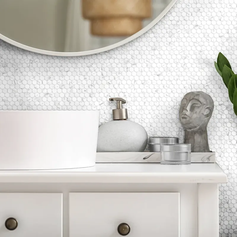 Exclusieve Aanbieding Prestige Penny Round Carrara - Mosaico Bottoncino su rete effetto marmo