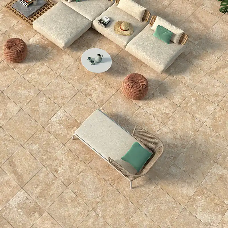 Must-Have Percorsi Frame Travertino Beige R11 - Gres effetto pietra per esterni 60x60